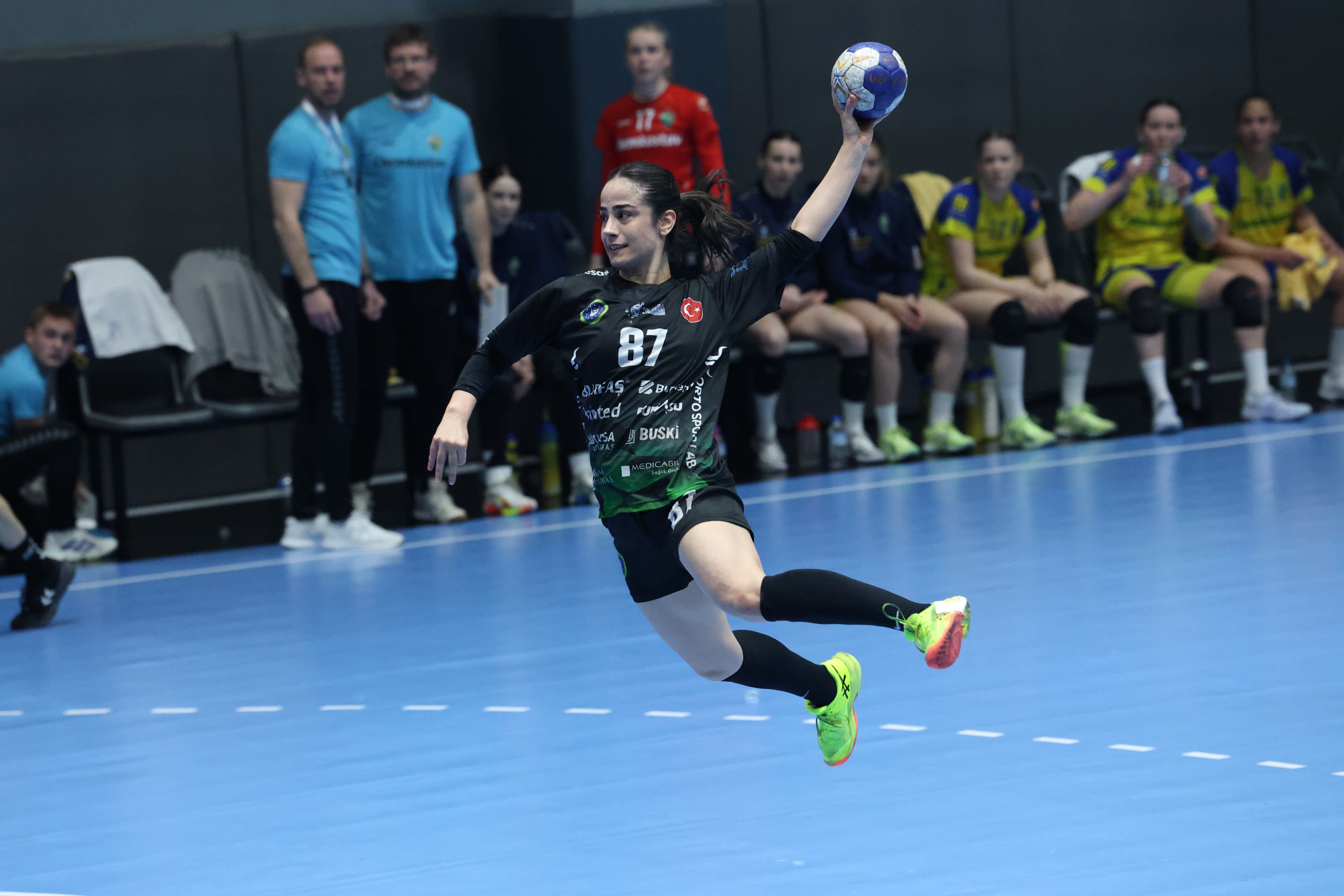 Guardes and Bursa take important steps towards European Cup finals