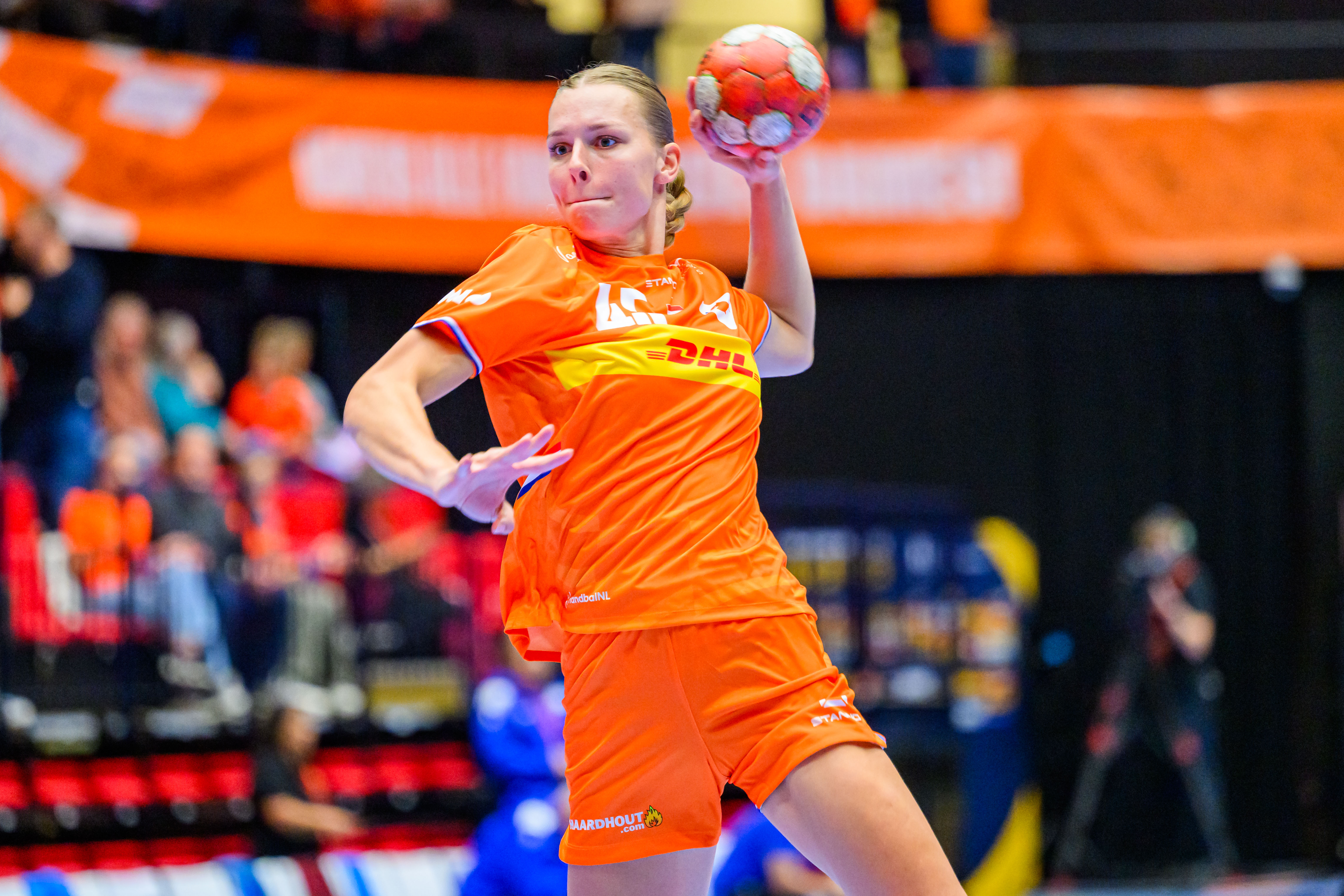Netherlands and Serbia hit 40-goal mark; Spain end round with commanding win