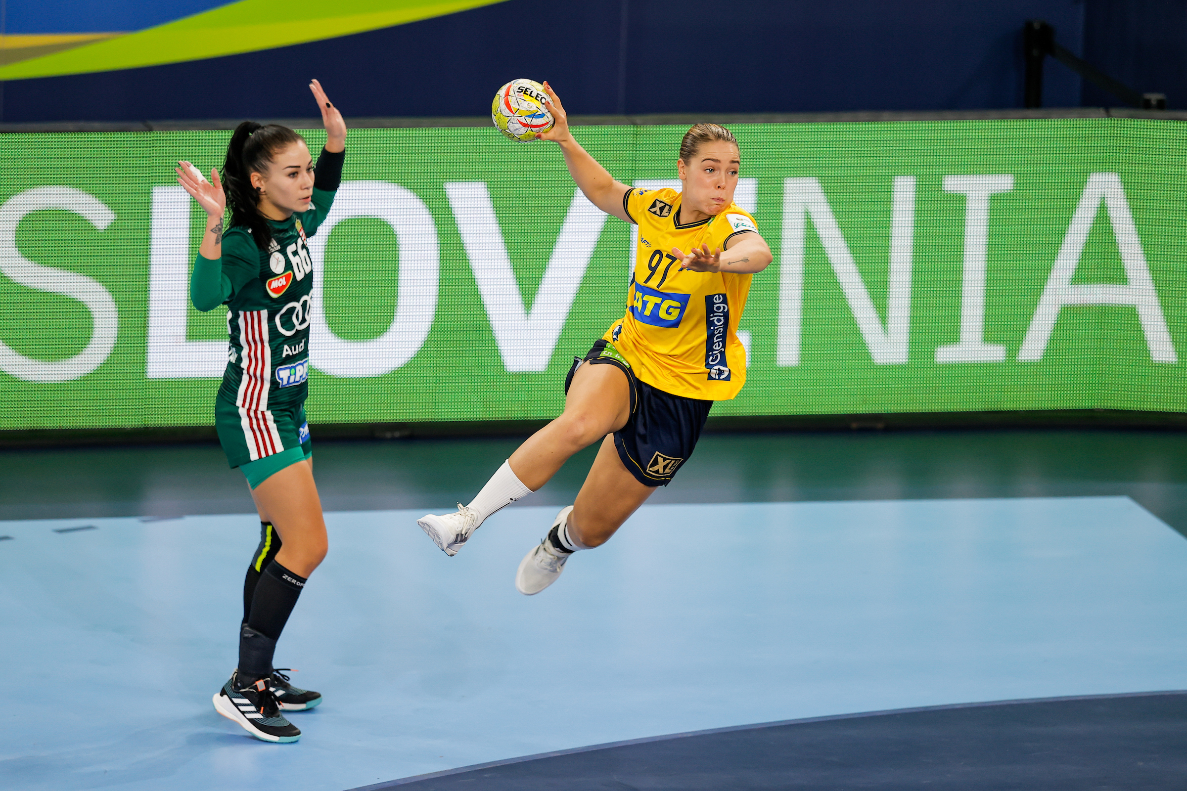 Three teams battle for one semi-final spot in group I