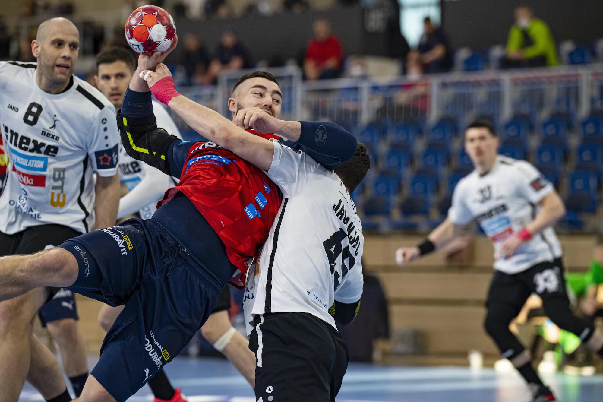 Löwen draw but clinch quarter-final spot