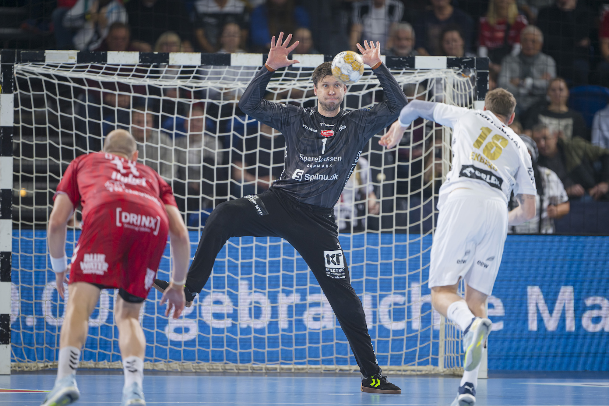 Summary: Magdeburg fight for MOTW win; strong away sides highlight round 7