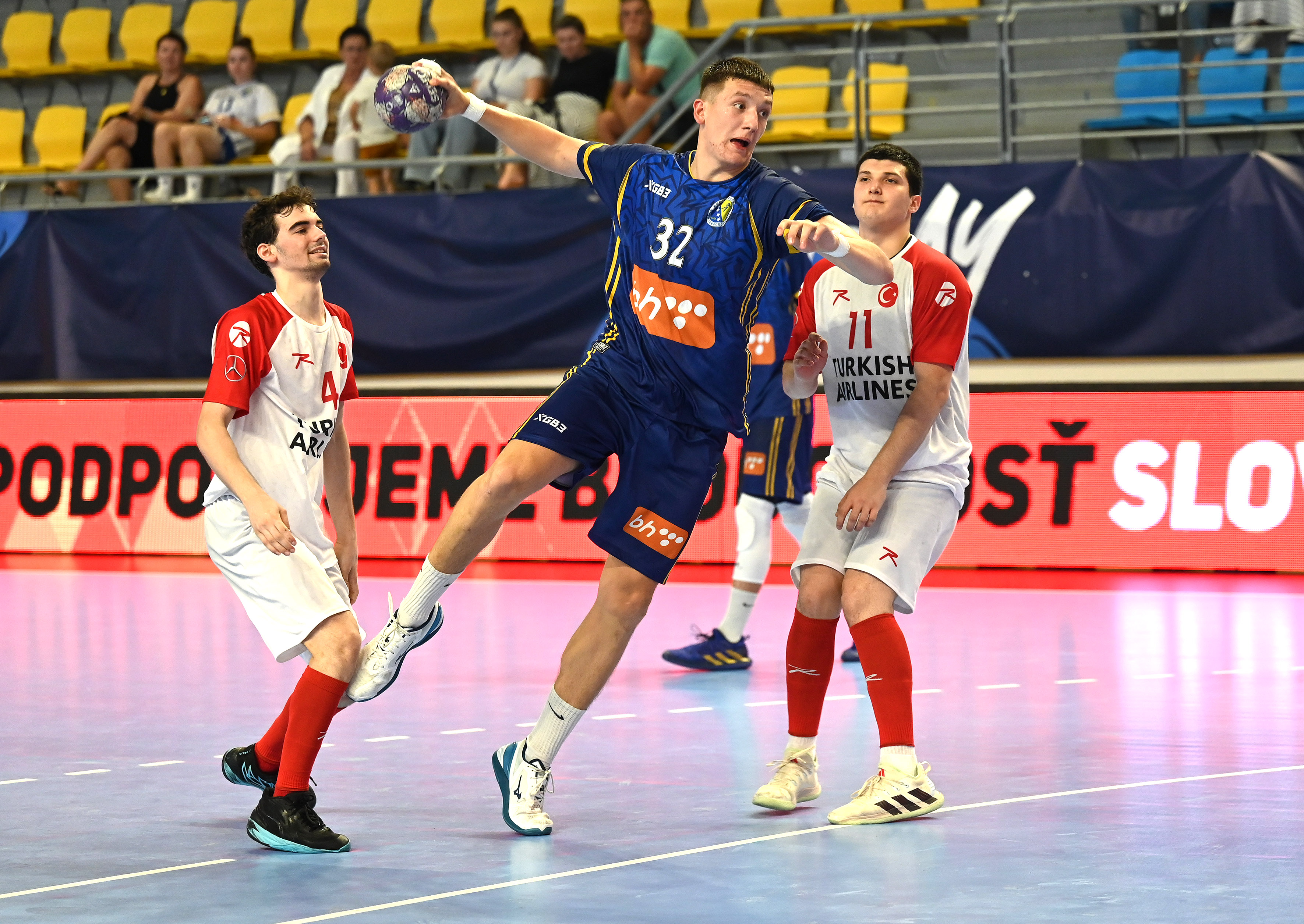 Both M18 EHF Championships reach crunch time