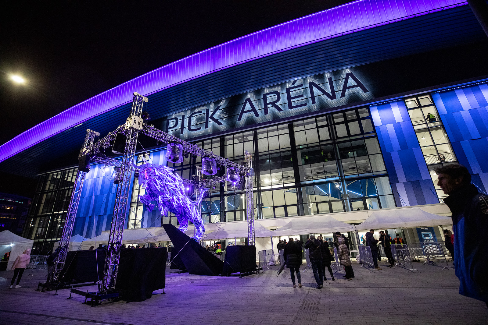 Perfect party opens majestic PICK Aréna