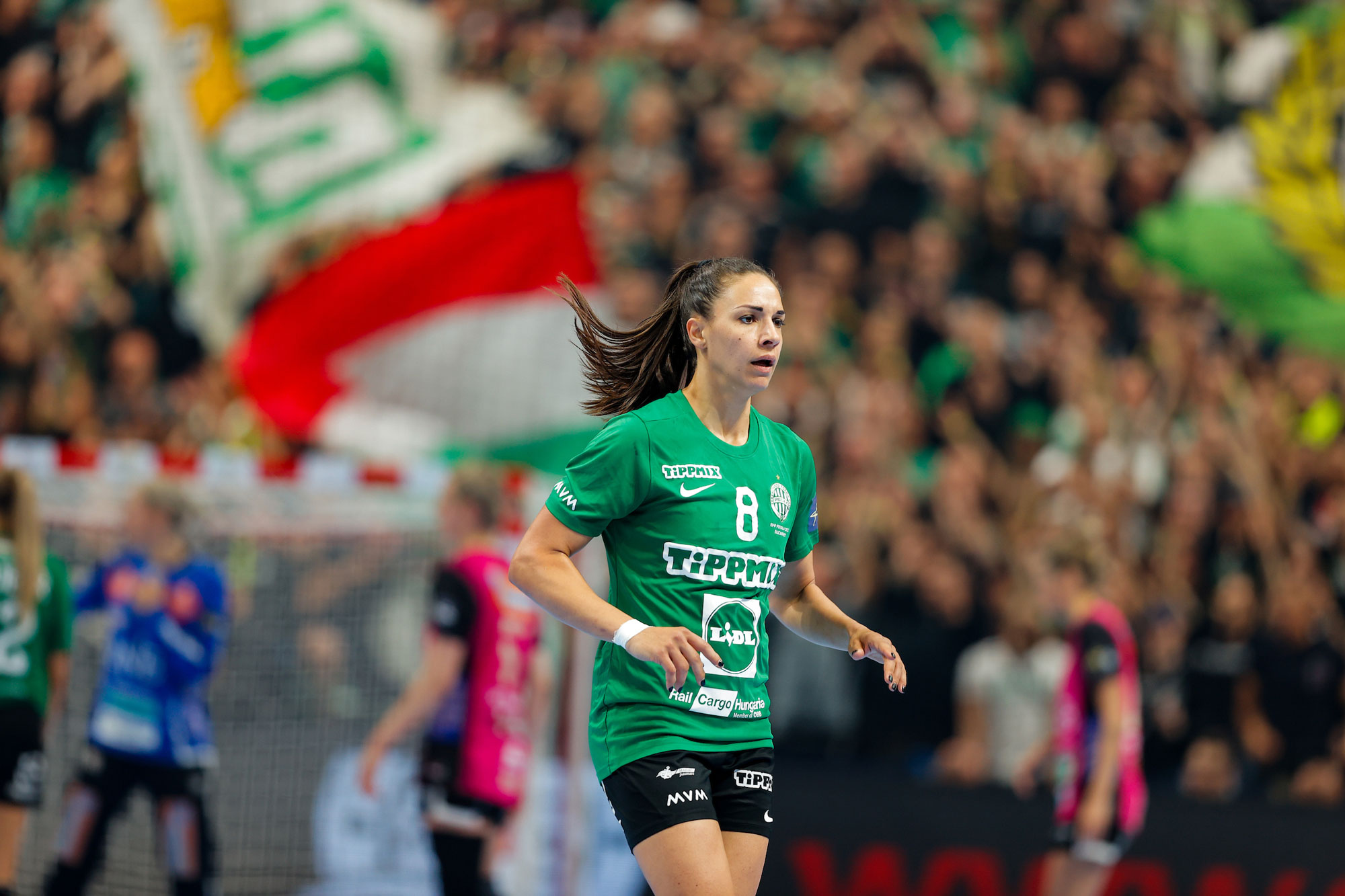 Szucsánszki says goodbye in record-setting environment