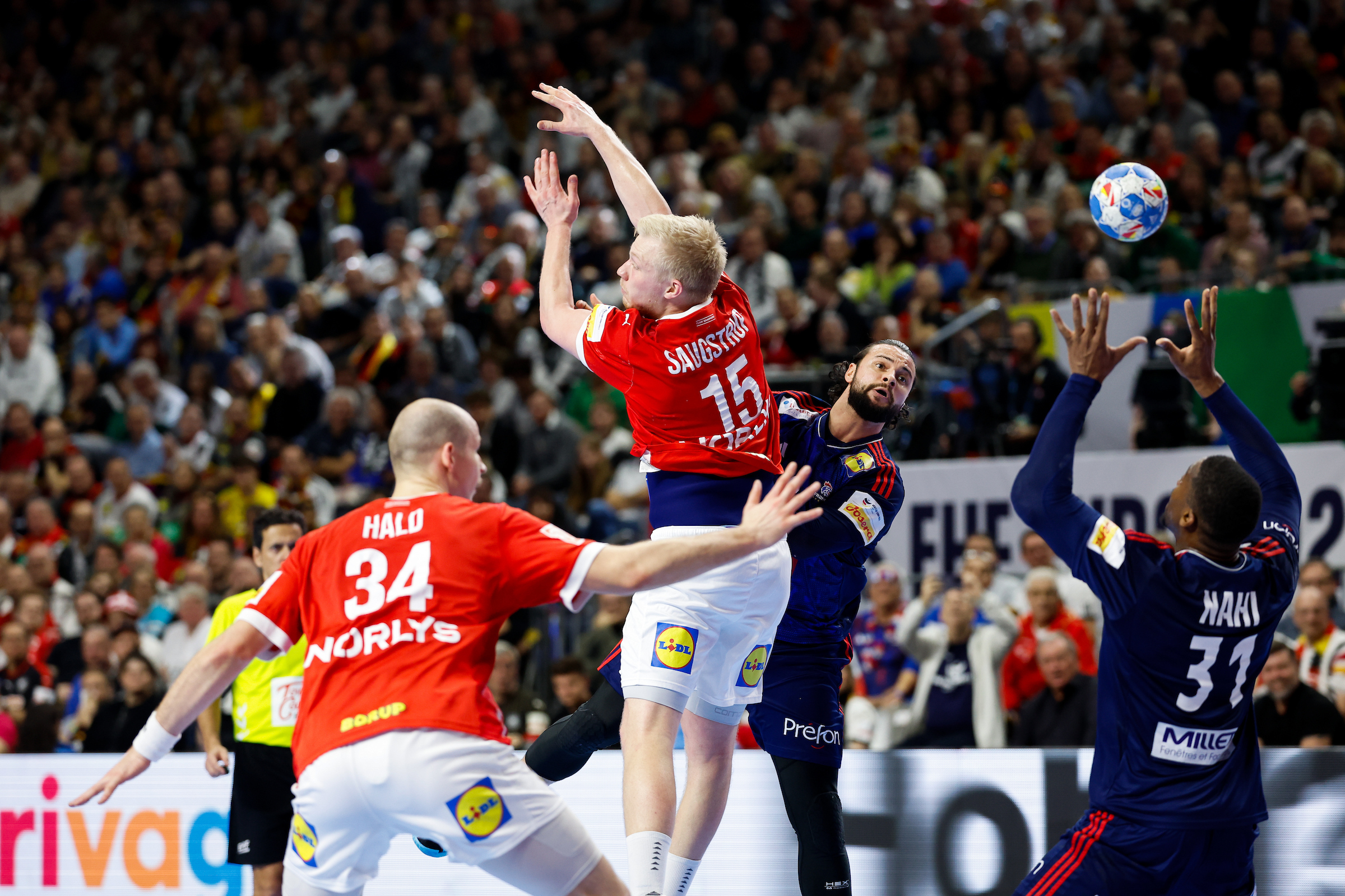 Repeat of 2024 final highlights main round day 1