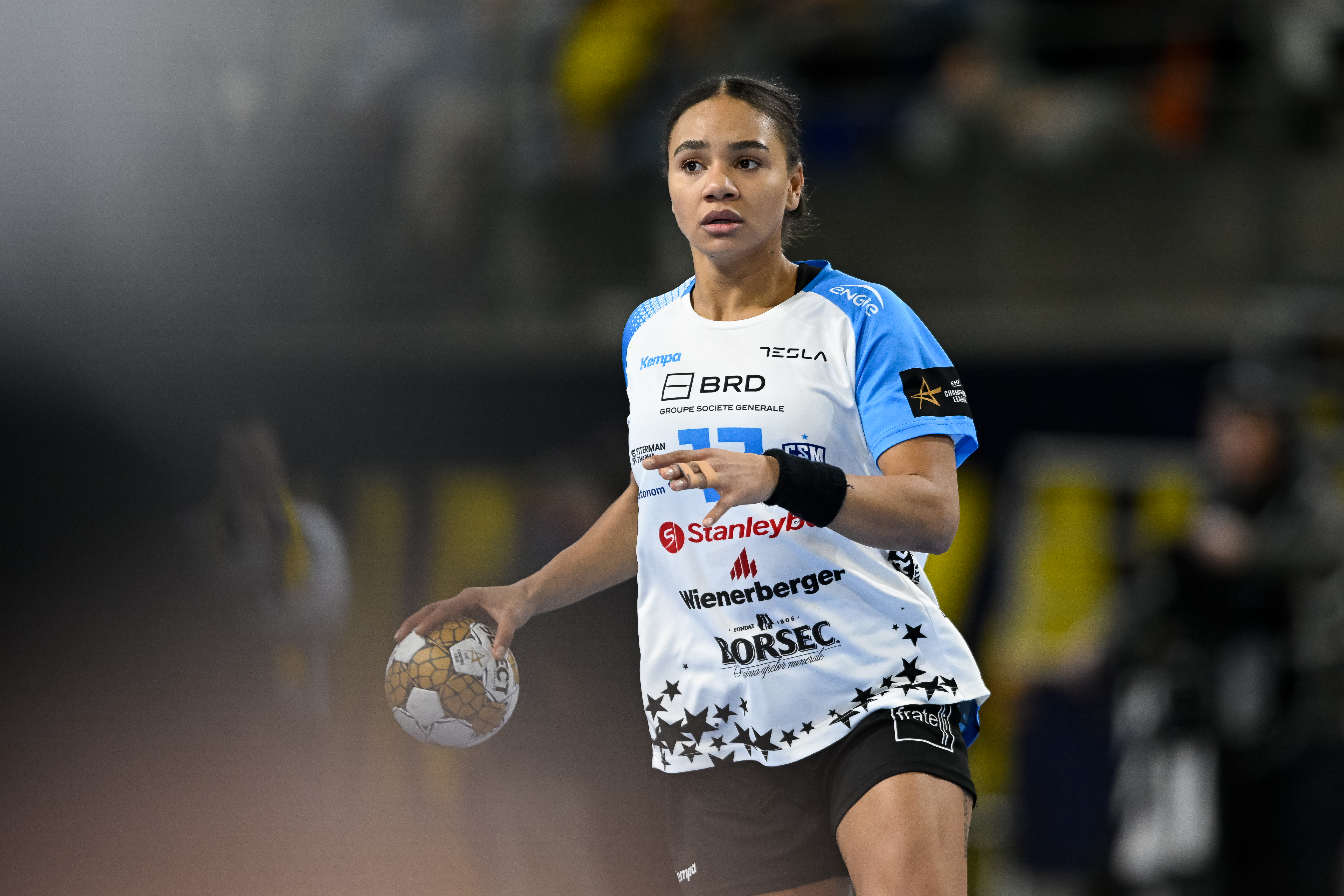 Elizabeth Omoregie: "I never want to score the most goals"