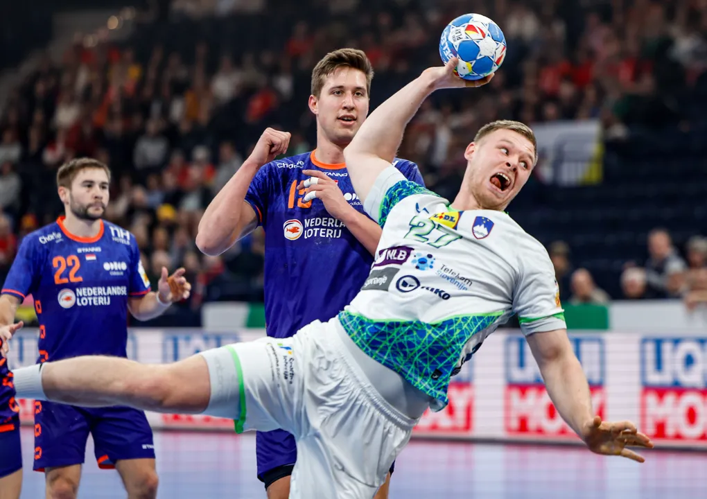 Slovenia keep semi-final hopes alive