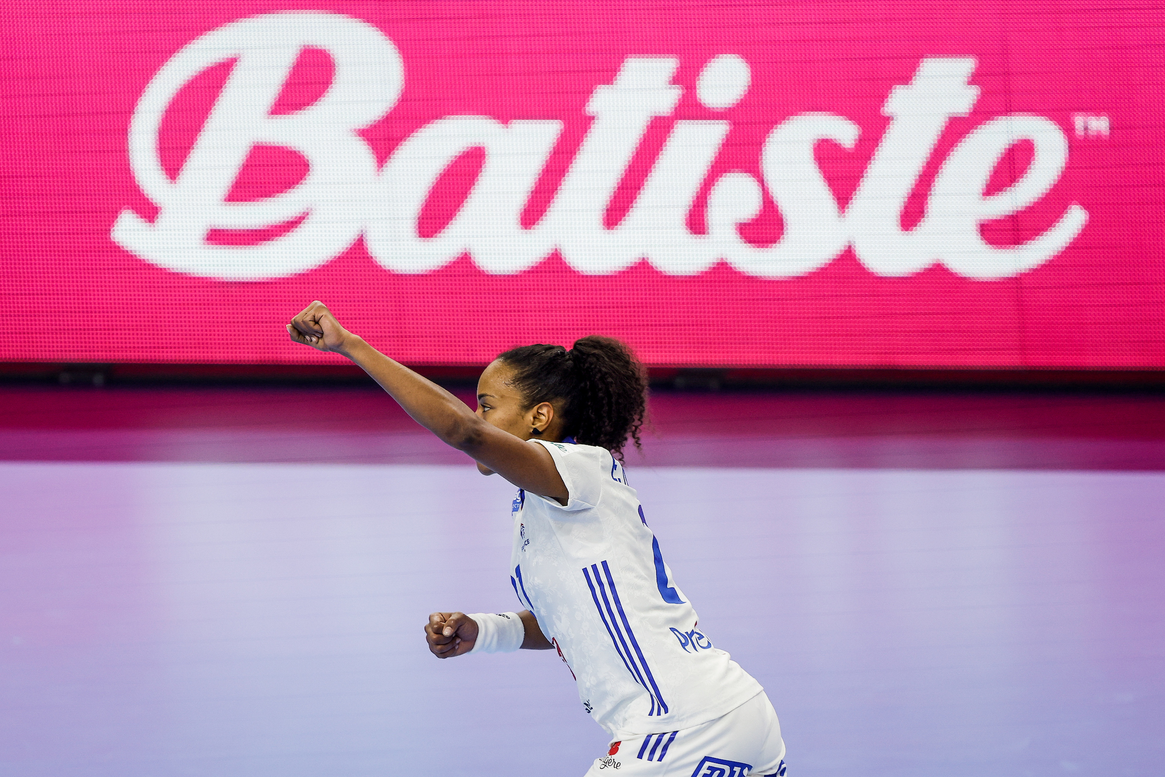 France pass Romania test with flying colours