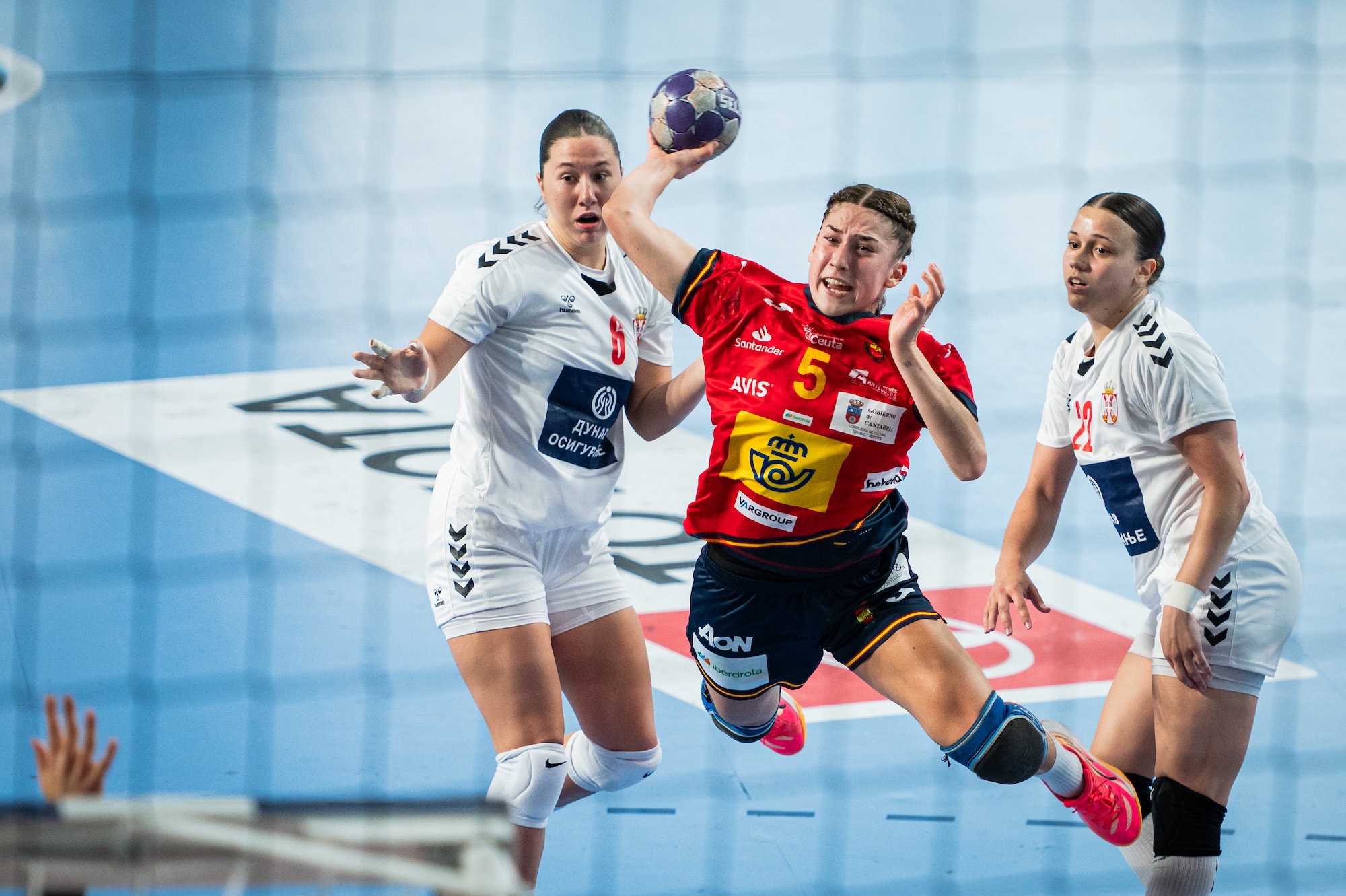 Race for W19 EHF EURO title heats up; quarter-finalists confirmed