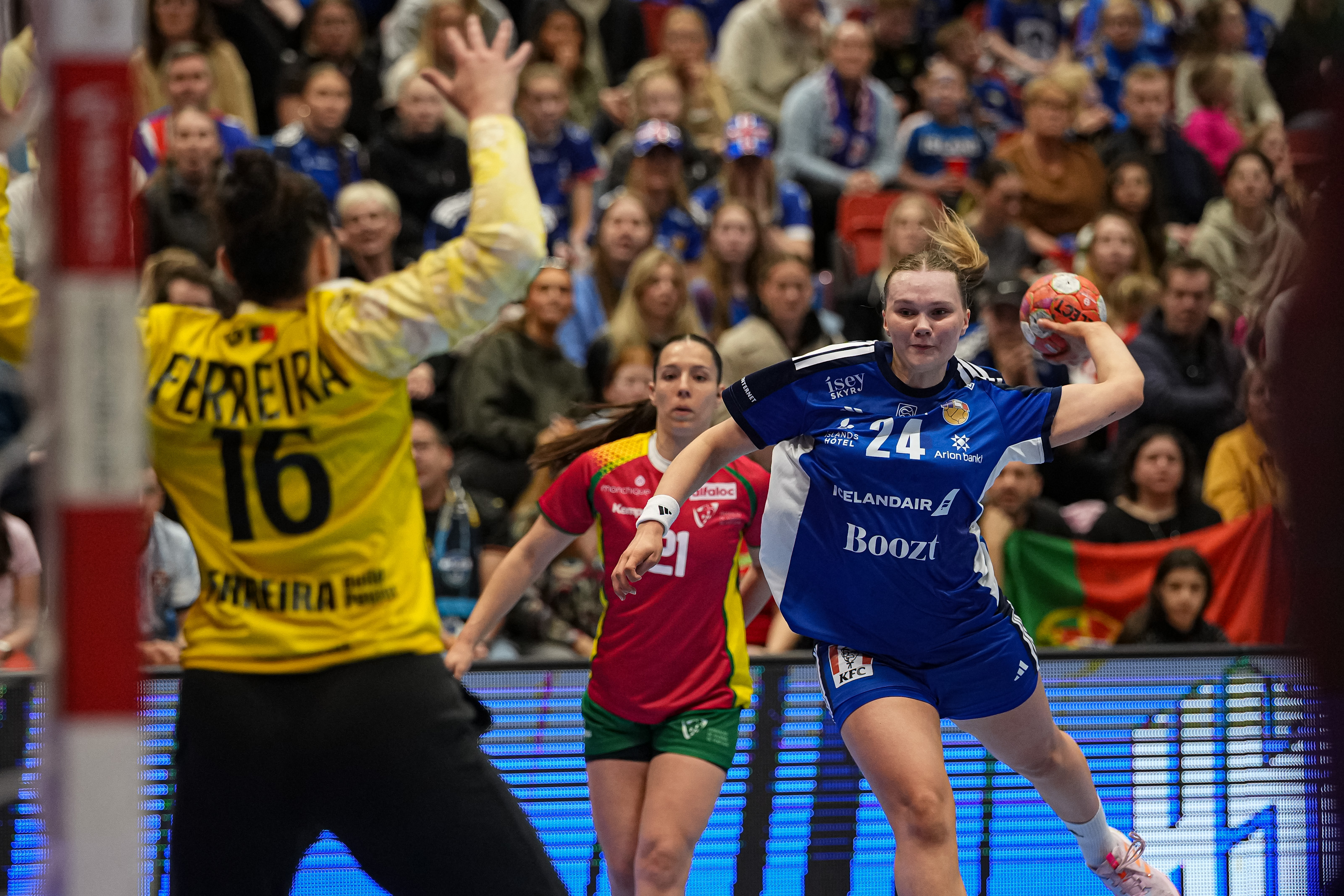 Iceland lead Portugal in crucial Highlight Match