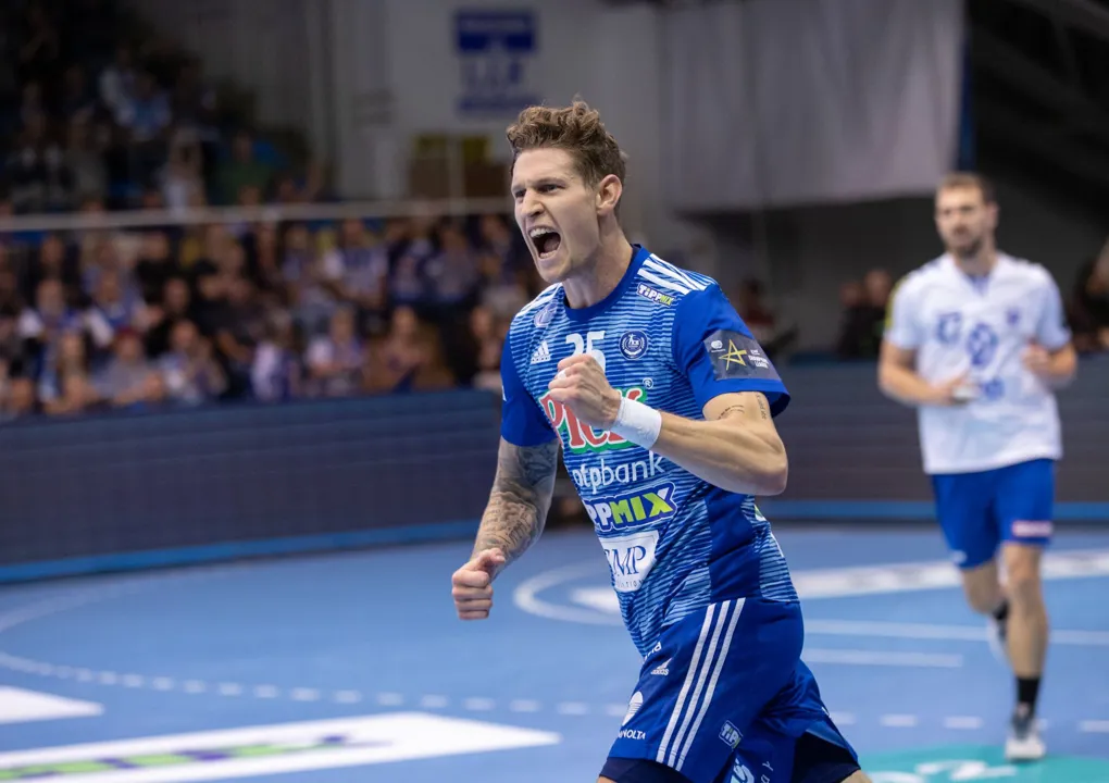 Substitutes push Szeged to first victory
