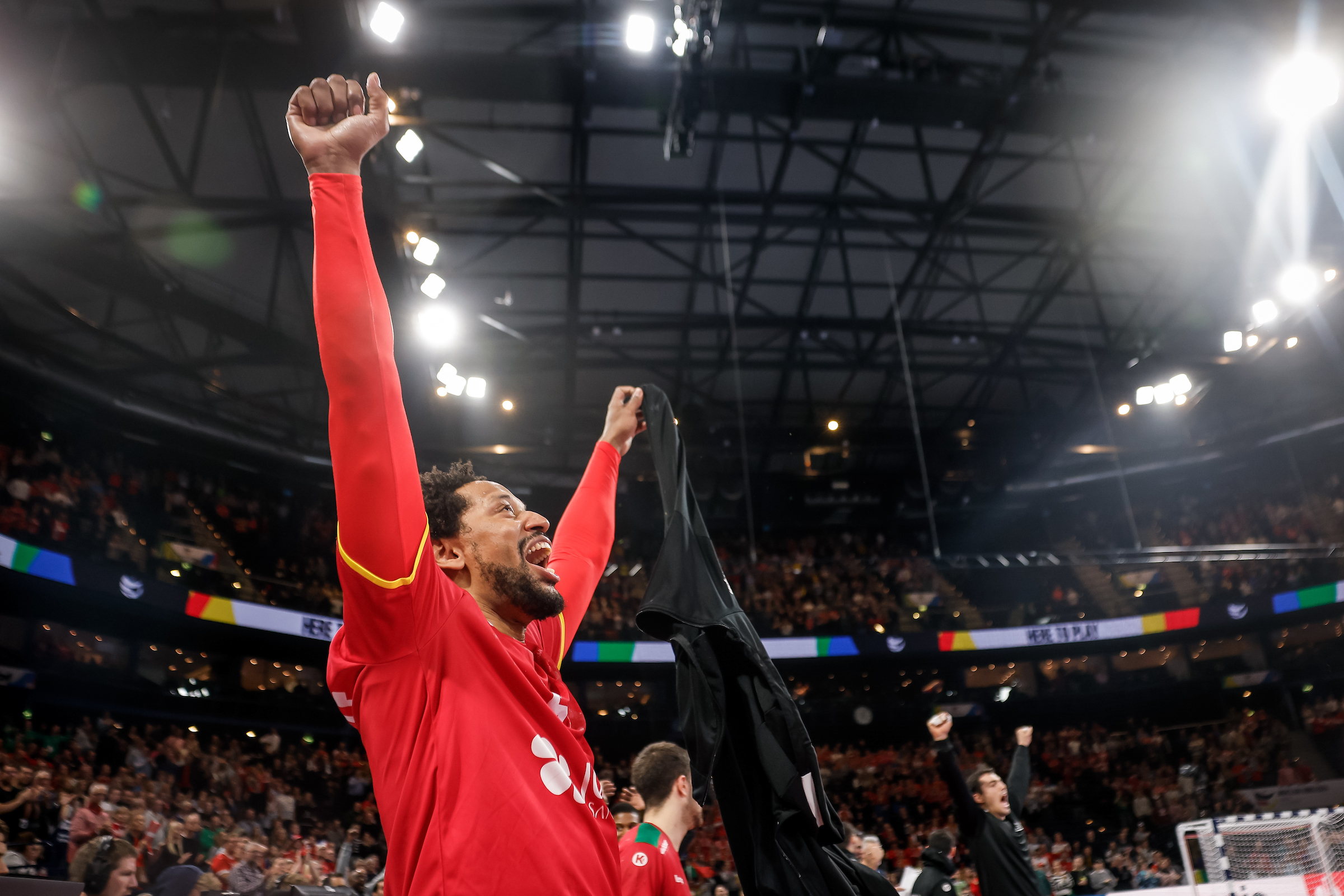 Summary: Denmark, Norway and Portugal win in Hamburg