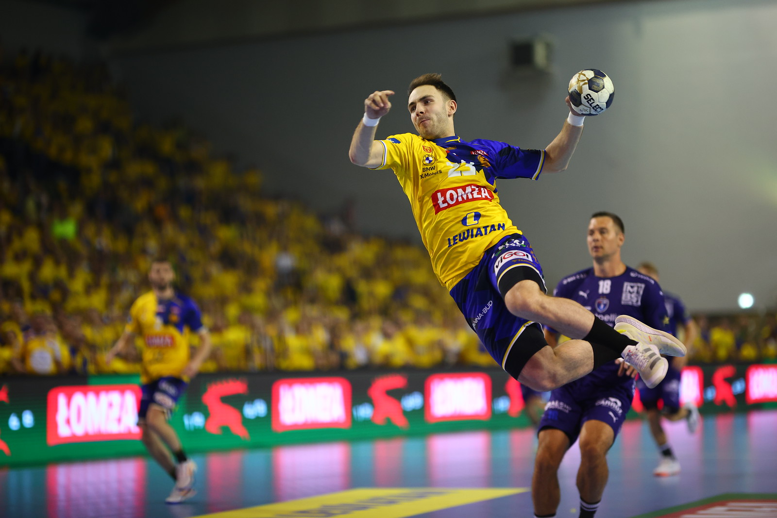 Penultimate showdowns: Veszprém or Kielce; Barça or Kiel?