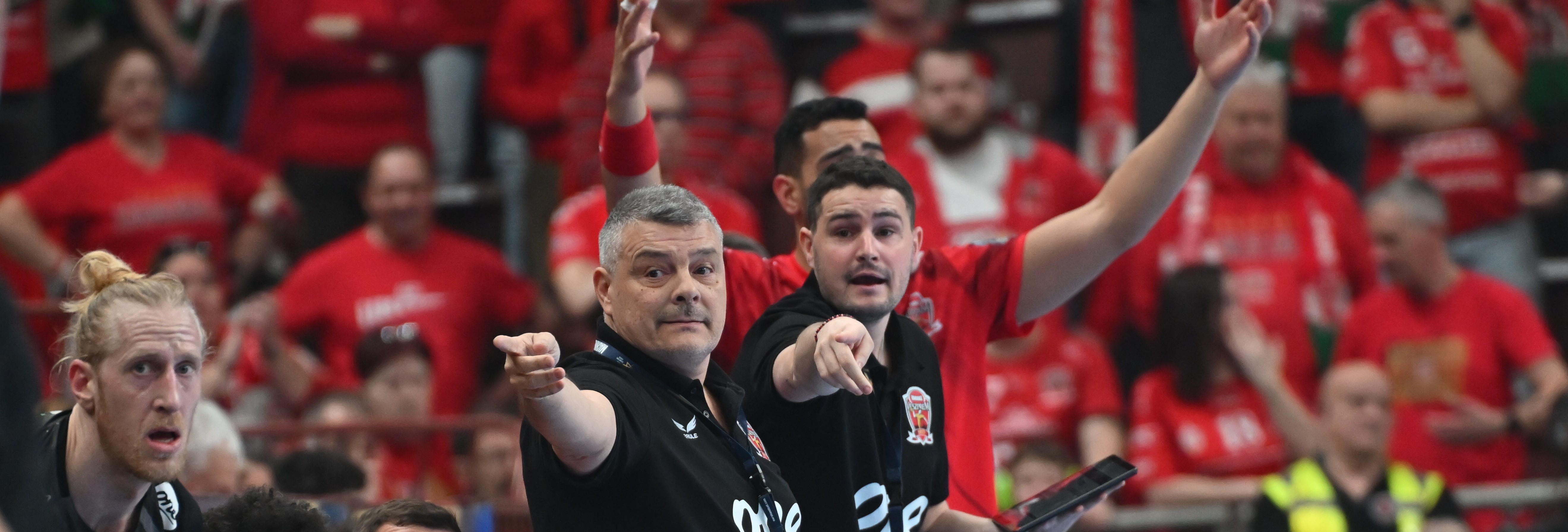 20260225 Veszprem Bukarest Coaches