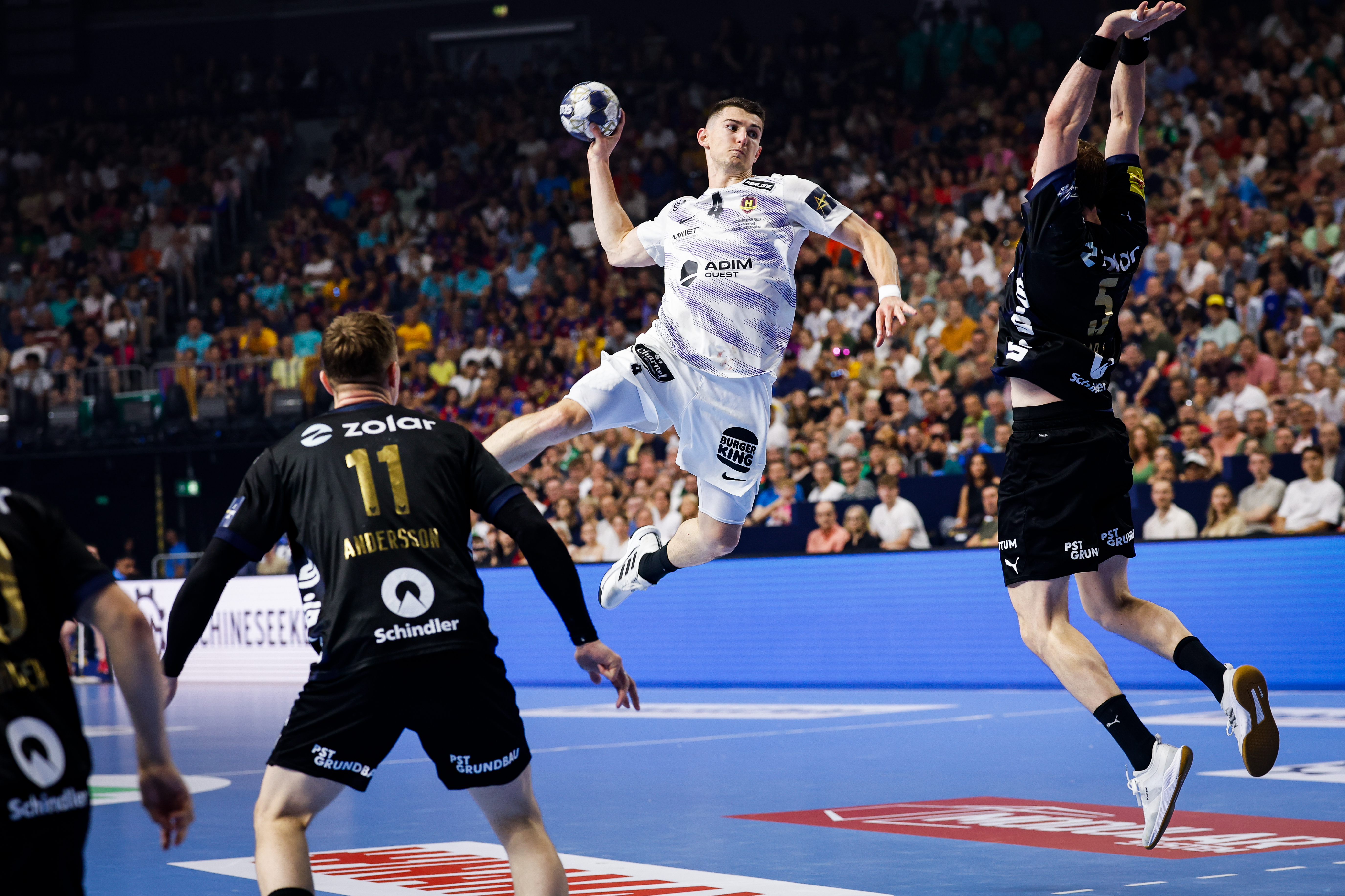 Title holders host PSG; semi-final rematch as 2025/26 season starts