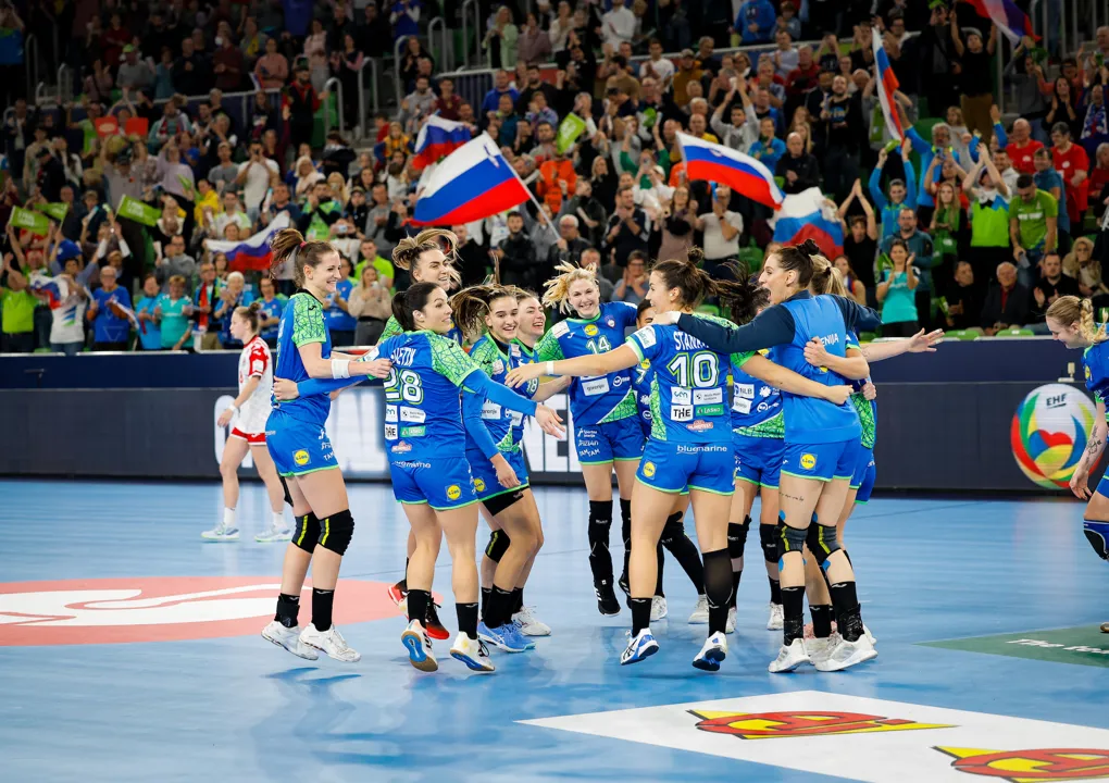 SUMMARY: Slovenia, Denmark open main round with important wins